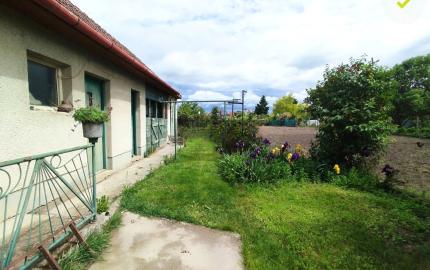 Rodinný dom Čenkovce, krásny pozemok 1109 m2, garáž