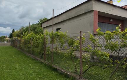 Rodinný dom Čenkovce, krásny pozemok 1109 m2, garáž