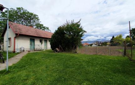 Rodinný dom Čenkovce, krásny pozemok 1109 m2, garáž