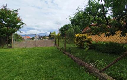 Rodinný dom Čenkovce, krásny pozemok 1109 m2, garáž