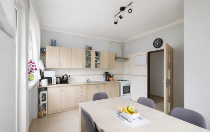 Predaj 3 izbového bytu, Veľké Dvorníky-Búšlak, so záhradkou