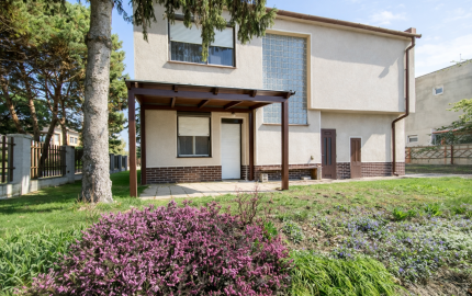 Predaj 5-izbového rodinného domu Topoľníky, pozemok 600m2