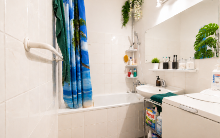 Priestranný 3 izbový byt 81 m2, šatník + špajza + DOHODA