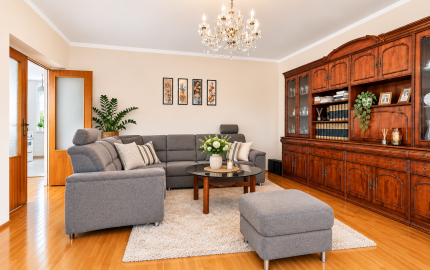 Dvojgeneračný 5 izbový rodinný dom, pozemok 1090 m2