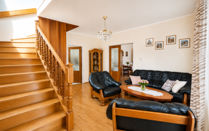 Dvojgeneračný 5 izbový rodinný dom, pozemok 1090 m2
