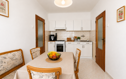 Dvojgeneračný 5 izbový rodinný dom, pozemok 1090 m2