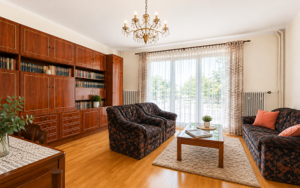 Dvojgeneračný 5 izbový rodinný dom, pozemok 1090 m2