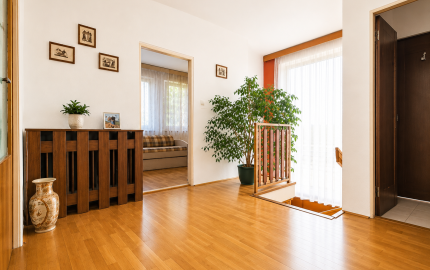 Dvojgeneračný 5 izbový rodinný dom, pozemok 1090 m2