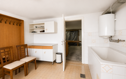 Dvojgeneračný 5 izbový rodinný dom, pozemok 1090 m2