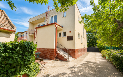 Dvojgeneračný 5 izbový rodinný dom, pozemok 1090 m2