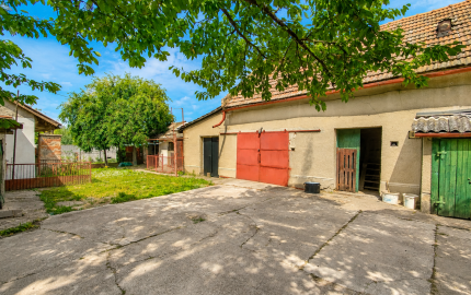 Dvojgeneračný 5 izbový rodinný dom, pozemok 1090 m2
