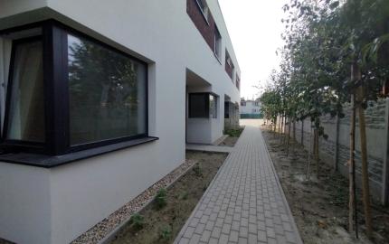 Rodinné domy v radovej zástavbe Okoličná na Ostrove