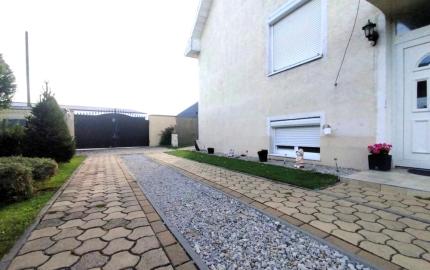 Dvojgeneračný rodinný dom Vojtechovce, pozemok 1813 m2