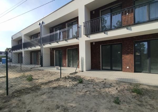 Rodinné domy v radovej zástavbe Okoličná na Ostrove