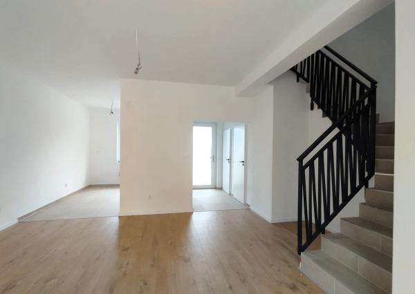 Rodinné domy v radovej zástavbe Okoličná na Ostrove