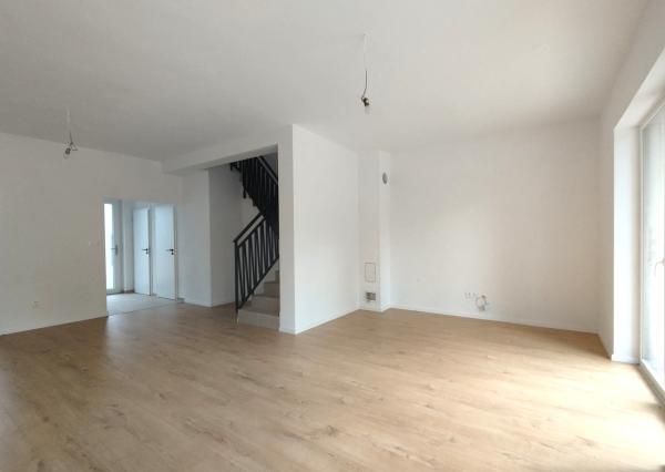 Rodinné domy v radovej zástavbe Okoličná na Ostrove