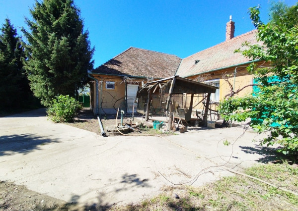 Rodinný dom v Topoľníkoch, pozemok 1028 m2