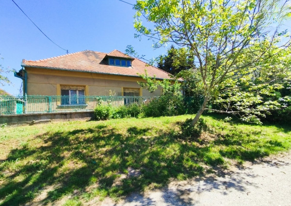 Rodinný dom Topoľníky, pozemok 1028 m2