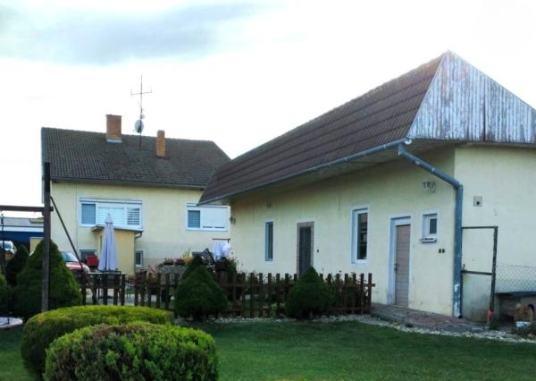 Dvojgeneračný rodinný dom Vojtechovce, pozemok 1813 m2