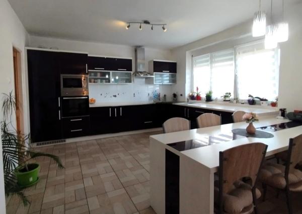 Dvojgeneračný rodinný dom Vojtechovce, pozemok 1813 m2