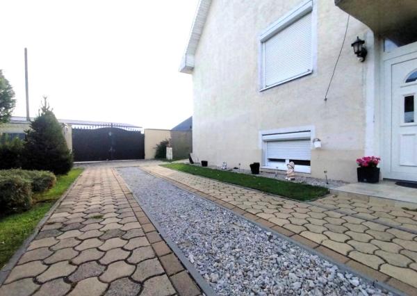 Dvojgeneračný rodinný dom Vojtechovce, pozemok 1813 m2