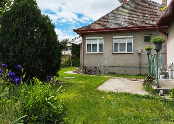 Rodinný dom Čenkovce, krásny pozemok 1109 m2, garáž