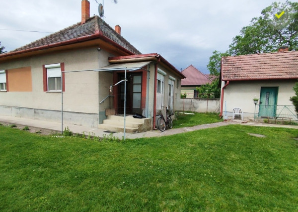 Rodinný dom Čenkovce, krásny pozemok 1109 m2, garáž