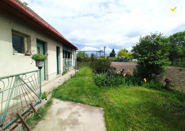 Rodinný dom Čenkovce, krásny pozemok 1109 m2, garáž