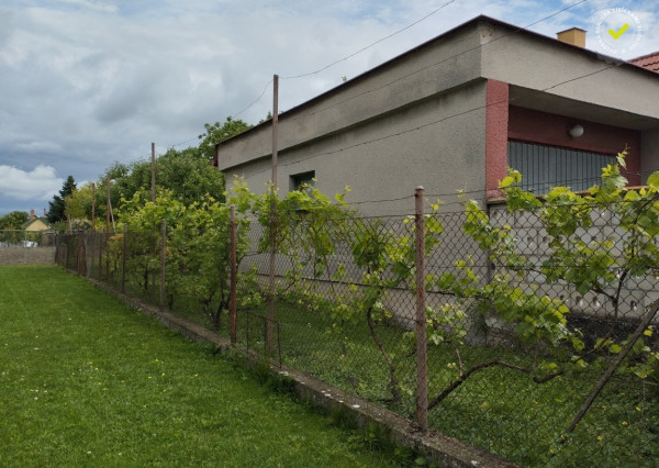 Rodinný dom Čenkovce, krásny pozemok 1109 m2, garáž