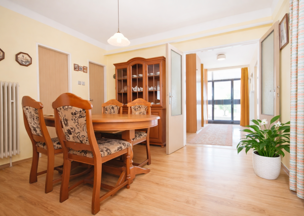 Predaj 5-izbového rodinného domu Topoľníky, pozemok 600m2