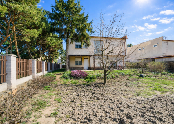 Predaj 5-izbového rodinného domu Topoľníky, pozemok 600 m2