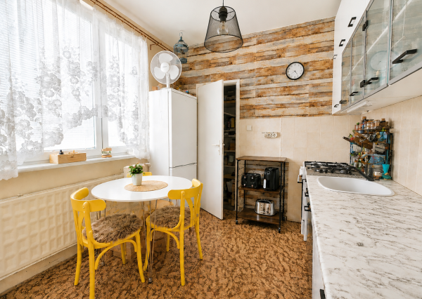 Priestranný 3 izbový byt 81 m2, šatník + špajza + DOHODA