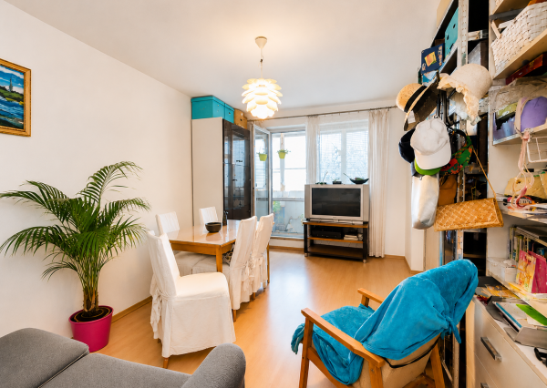 Priestranný 3 izbový byt 81 m2, šatník + špajza + DOHODA