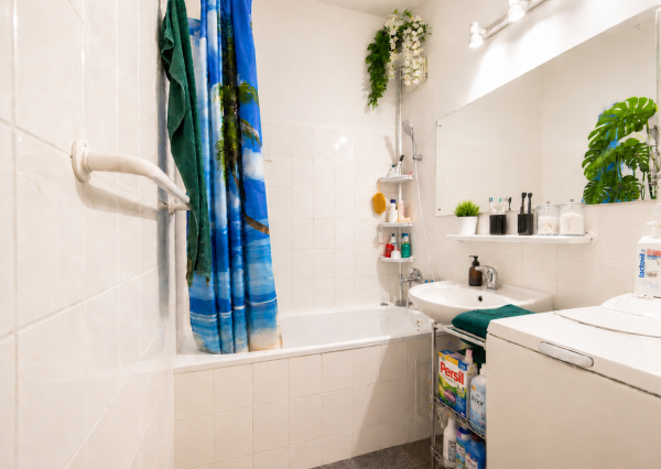 Priestranný 3 izbový byt 81 m2, šatník + špajza + DOHODA