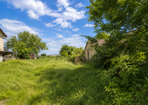 Predaj 5-izbového rodinného domu, pozemok 1786 m2
