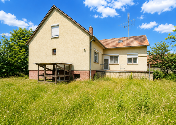Predaj 5-izbového rodinného domu, pozemok 1786 m2