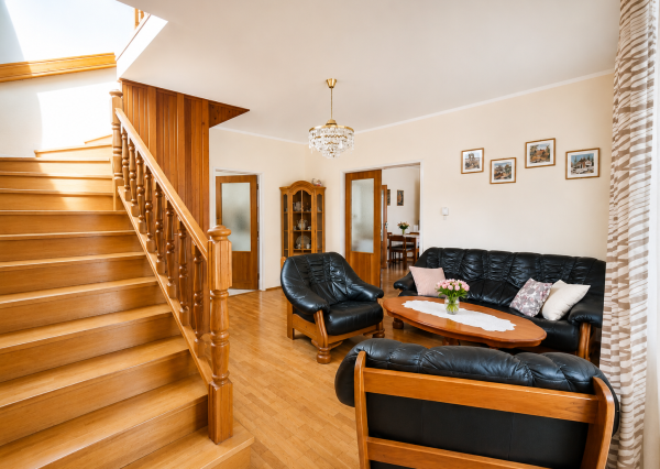 Dvojgeneračný 5 izbový rodinný dom, pozemok 1090 m2
