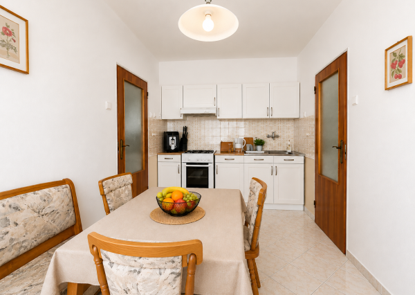 Dvojgeneračný 5 izbový rodinný dom, pozemok 1090 m2