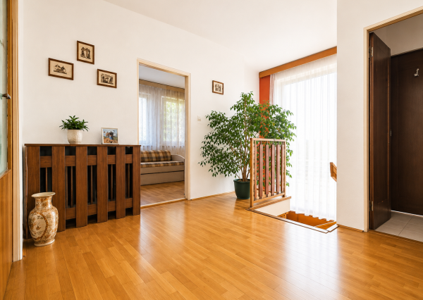 Dvojgeneračný 5 izbový rodinný dom, pozemok 1090 m2