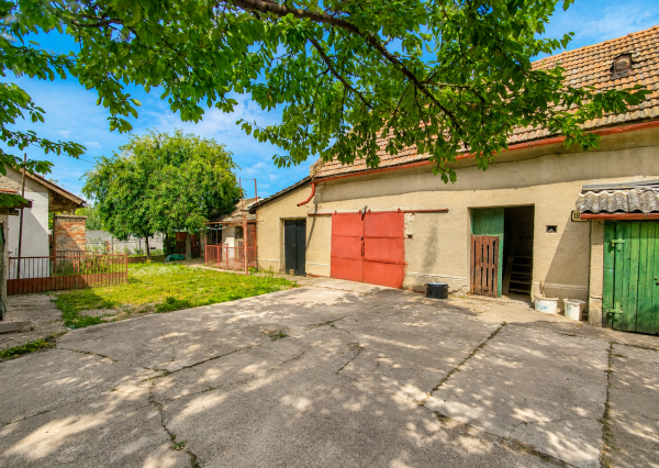 Dvojgeneračný 5 izbový rodinný dom, pozemok 1090 m2