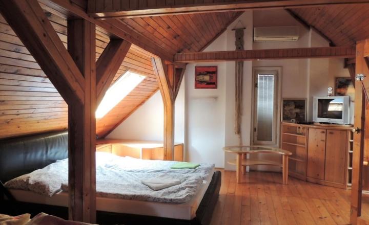 Rodinný dom Trstice, pozemok 680 m2, vhodný ako chalupa - fotografia 1