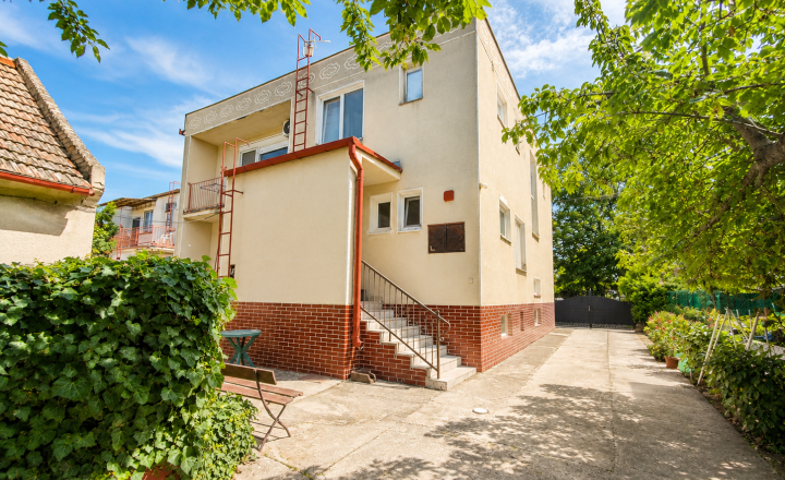 Dvojgeneračný 5 izbový rodinný dom, pozemok 1090 m2 - fotografia 16