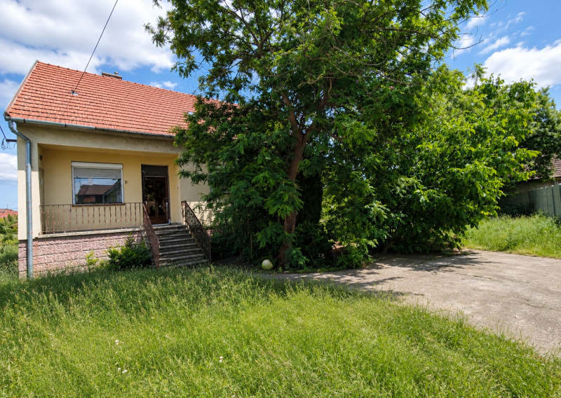 Predaj 5-izbového rodinného domu, pozemok 1786 m2