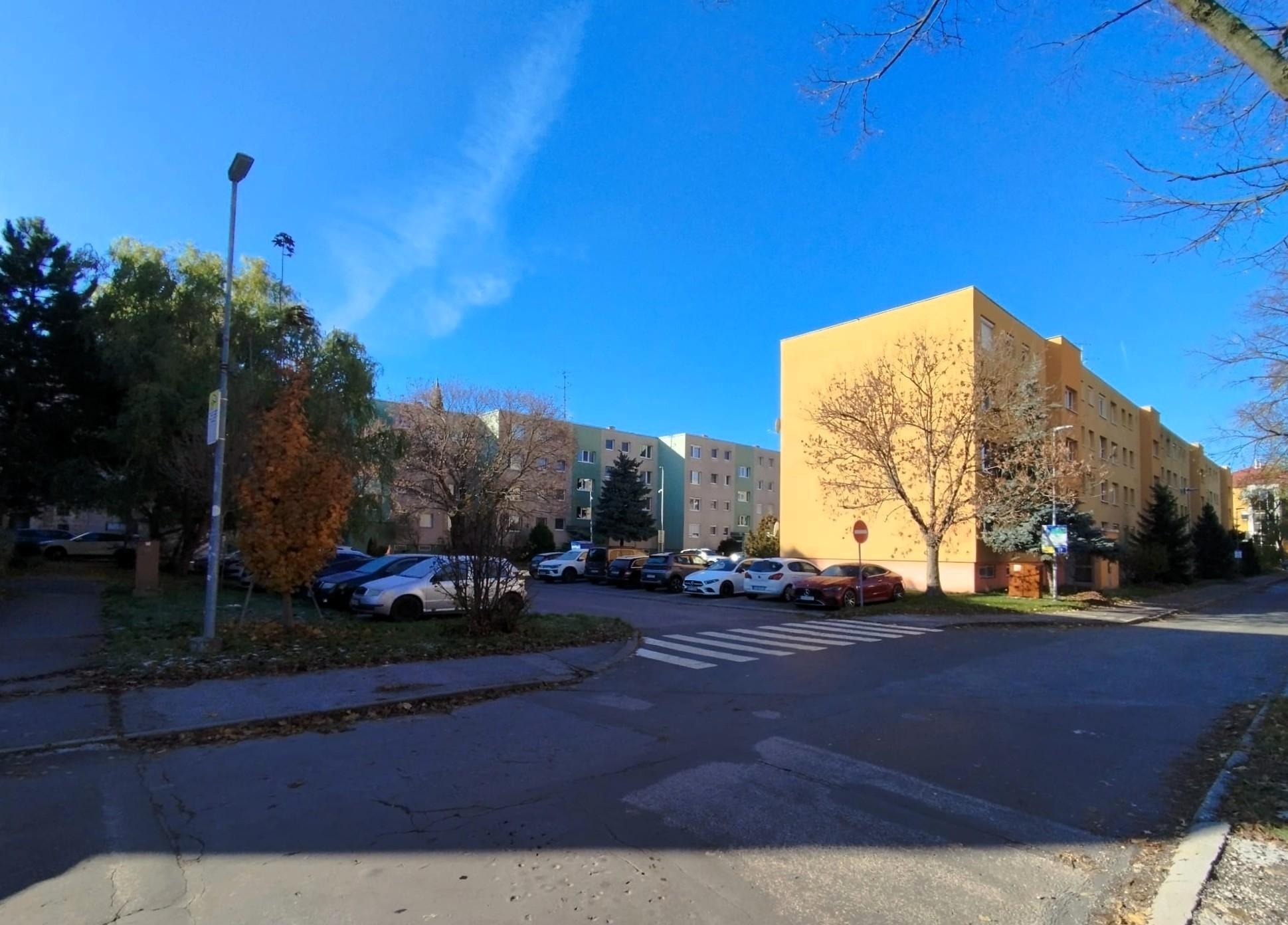 Predaj 4 izbového bytu,  centrum, možnosť prikúpiť garáž