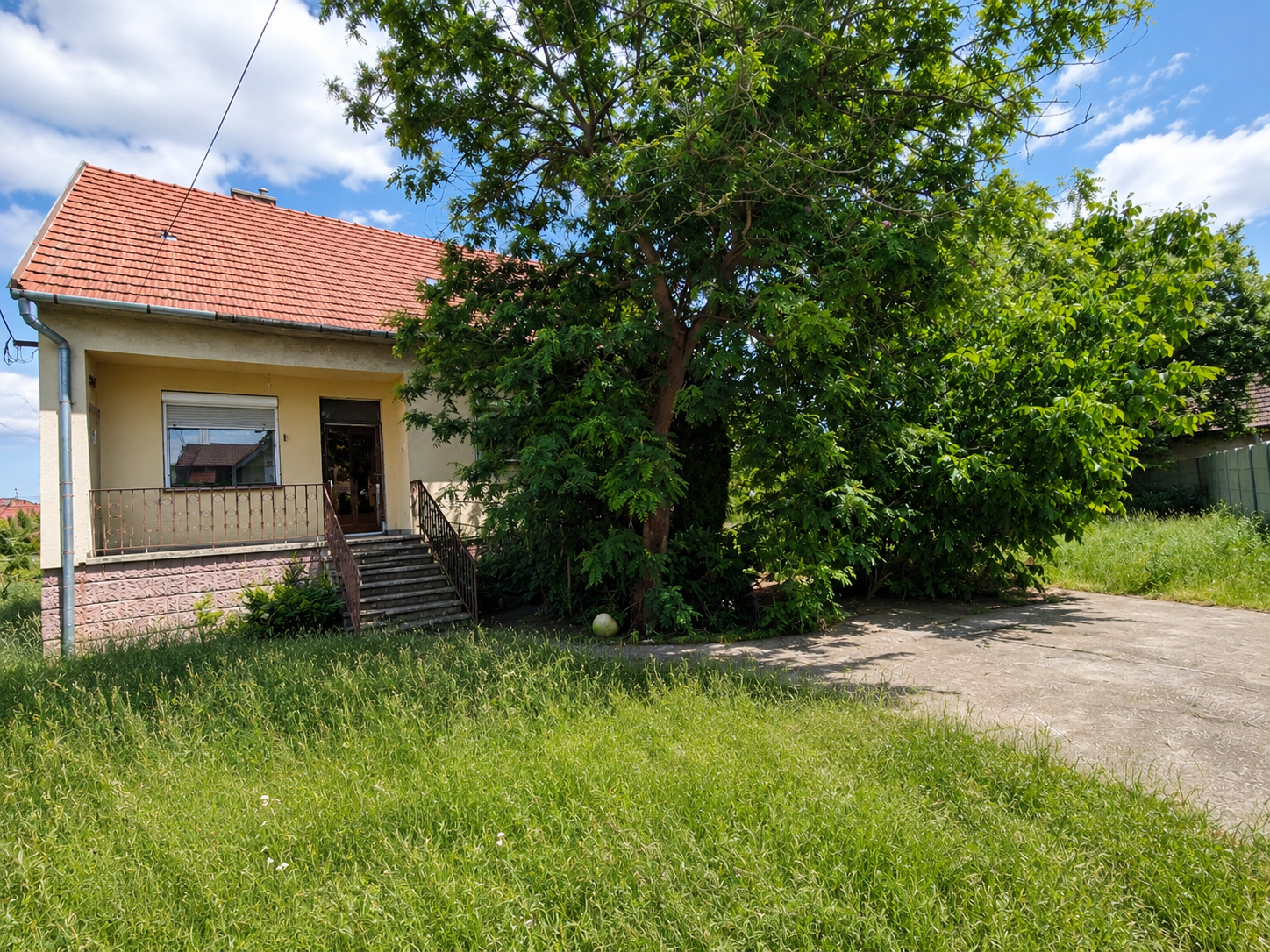 Predaj 5-izbového rodinného domu, pozemok 1786 m2